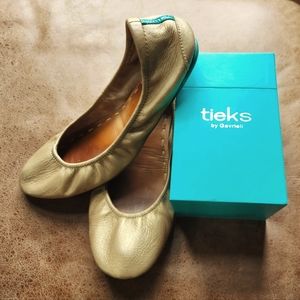 Tieks!! Metallic Gold Flats sz 10